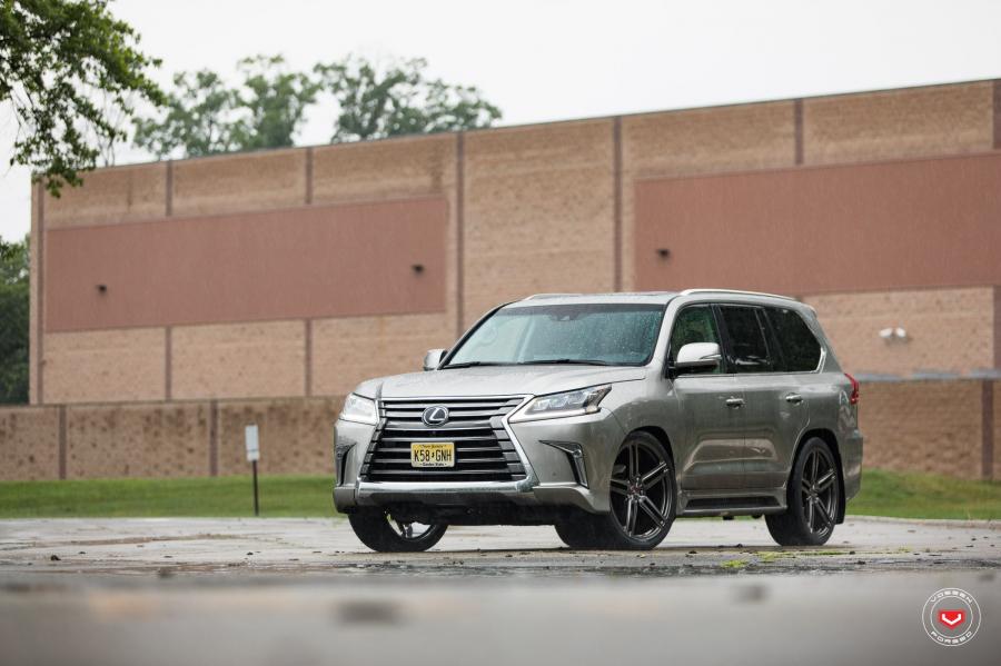  Lexus LX570 on Vossen Wheels (HC-1) 2017 года  (фото 8 из 43)